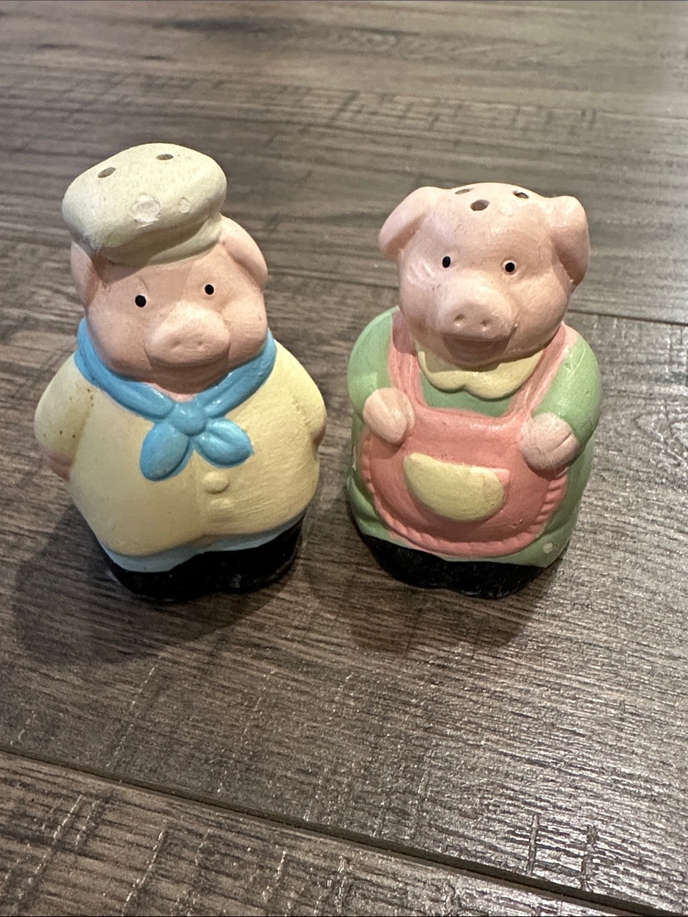 Mr. & Mrs. Pig Salt & Pepper Shaker Set 2”